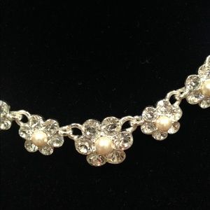 VTG MONET SIGNATURE crystal &Pearl flower necklace